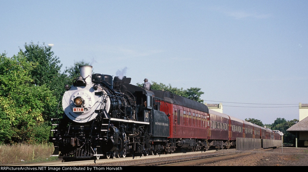 NYSW 142 steams west thru NJT's Somerville station